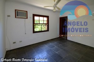 Casa á venda no condomínio Bougainvillée II em Peruíbe