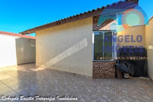 Casa á venda no bairro Samburá em Peruíbe