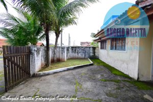 Casa á venda no bairro Jardim Marcia em Peruíbe