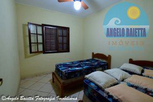 Casa á venda no bairro Jardim Marcia em Peruíbe