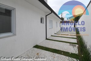 Casa á venda no bairro Centro em Peruíbe