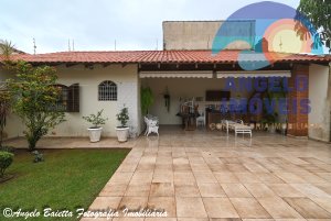 Casa á venda no bairro Stella Maris em Peruíbe