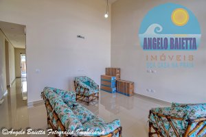 Casa com piscina, 3 suítes, á venda no condomínio Bougainvillée IV em Peruíbe