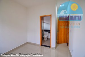Casa com piscina, 3 suítes, á venda no condomínio Bougainvillée IV em Peruíbe
