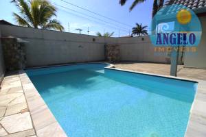 Casa para venda no bairro Centro em Peruibe, até 200  metros da praia