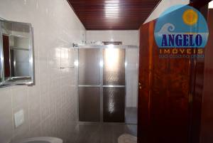 Casa com piscina, 3 dormitórios, sendo 2 suítes em Peruibe