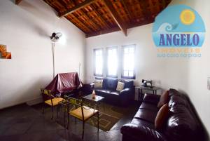 Casa com piscina, 3 dormitórios, sendo 2 suítes em Peruibe