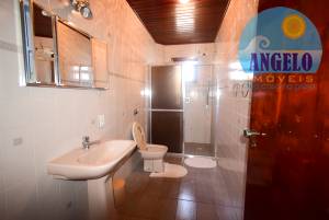 Casa com piscina, 3 dormitórios, sendo 2 suítes em Peruibe