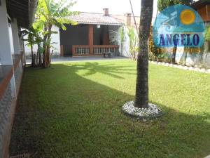 Casa com piscina, 3 dormitórios, sendo 2 suítes em Peruibe