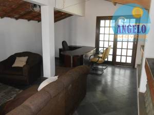Casa com piscina, 3 dormitórios, sendo 2 suítes em Peruibe