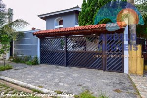 Sobrado lado praia com piscina á venda no bairro Imperador em Peruíbe