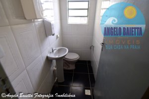 Salão comercial com 2 banheiros e cozinha - Centro - Peruíbe.