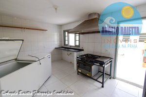 Salão comercial com 2 banheiros e cozinha - Centro - Peruíbe.