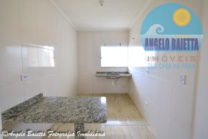 Casa com 2 dormitórios á venda no bairro Jardim Imperador em Peruíbe.