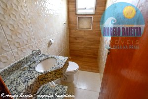 Casa com 2 dormitórios á venda no bairro Jardim Imperador em Peruíbe.