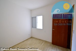 Casa com 2 dormitórios á venda no bairro Jardim Imperador em Peruíbe.