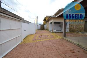 Casa para venda no bairro Oasis em Peruibe, entre 800 e 1200 metros da praia