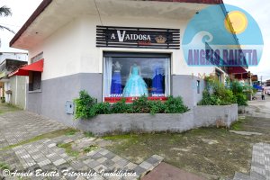 Prédio Comercial e residência no Centro, possuindo 01 loja e 02 residências - Centro - Peruíbe