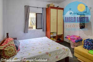 Sobrado com piscina á venda no bairro Ribamar em Peruíbe