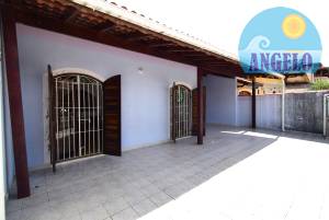 Casa para venda no bairro Oasis em Peruibe, entre 200 e 400 metros da praia