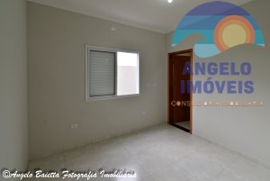 Casa á venda no bairro Flora Rica em Peruíbe
