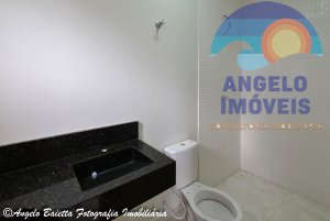 Casa á venda no bairro Flora Rica em Peruíbe