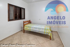 Casa lado praia á venda no bairro Oásis em Peruíbe