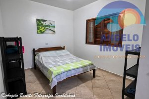 Casa lado praia á venda no bairro Oásis em Peruíbe