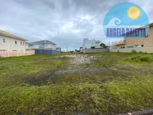 Terreno á venda no condomínio Bougainvillée IV em  Peruíbe