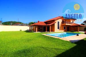 Casa com piscina, 3 lotes, no bairro Belmita Novaes em Peruibe