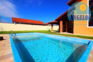 Casa com piscina, 3 lotes, no bairro Belmita Novaes em Peruibe