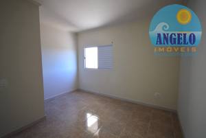 Casa para venda no bairro Jardim Veneza em Peruibe