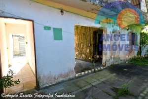 Casa á venda no bairro Josedy em Peruíbe