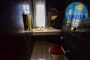 Casa térrea, piscina com 3 suítes, á 200 metros da praia