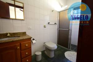 Casa térrea, piscina com 3 suítes, á 200 metros da praia