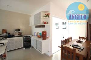Casa terrea, com piscina, 3 dormitórios, sendo 1 suite, no bairro Continental em Peruibe