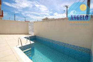 Casa terrea, com piscina, 3 dormitórios, sendo 1 suite, no bairro Continental em Peruibe