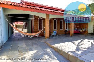 Casa com piscina, 3 dormitórios, á venda no bairro Belmira Novaes em Peruíbe