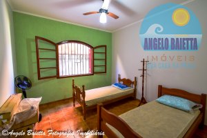 Casa com piscina, 3 dormitórios, á venda no bairro Belmira Novaes em Peruíbe