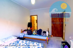 Casa com piscina, 3 dormitórios, á venda no bairro Belmira Novaes em Peruíbe