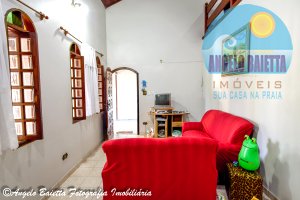 Casa com piscina, 3 dormitórios, á venda no bairro Belmira Novaes em Peruíbe