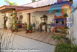 Casa lado praia á venda no bairro Oásis em Peruíbe