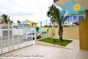 Sobrado para venda no bairro São José em Peruíbe, até 200 metros da praia
