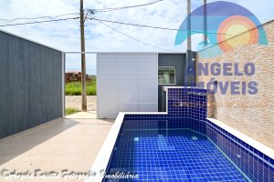 Casa com piscina, 2 dormitorios, á venda no bairro Ribamar em Peruíbe