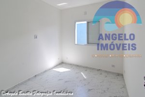 Casa com piscina, 2 dormitorios, á venda no bairro Ribamar em Peruíbe