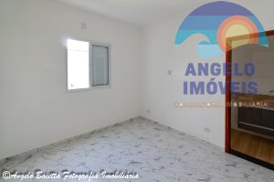 Casa com piscina, 2 dormitorios, á venda no bairro Ribamar em Peruíbe