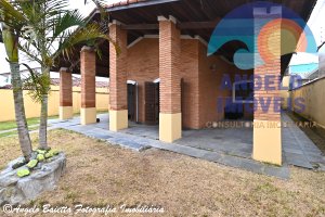 Casa lado praia para locação de temporada no bairro Stella Maris em Peruíbe