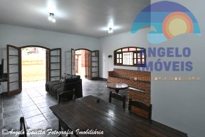Casa lado praia para locação de temporada no bairro Stella Maris em Peruíbe