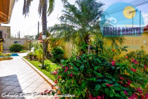 Casa em 2 lotes, piscina, 2 dormitórios, Parque Turístico - Peruíbe.