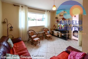 Casa com 3 dormitórios á venda no bairro Oásis em Peruíbe
